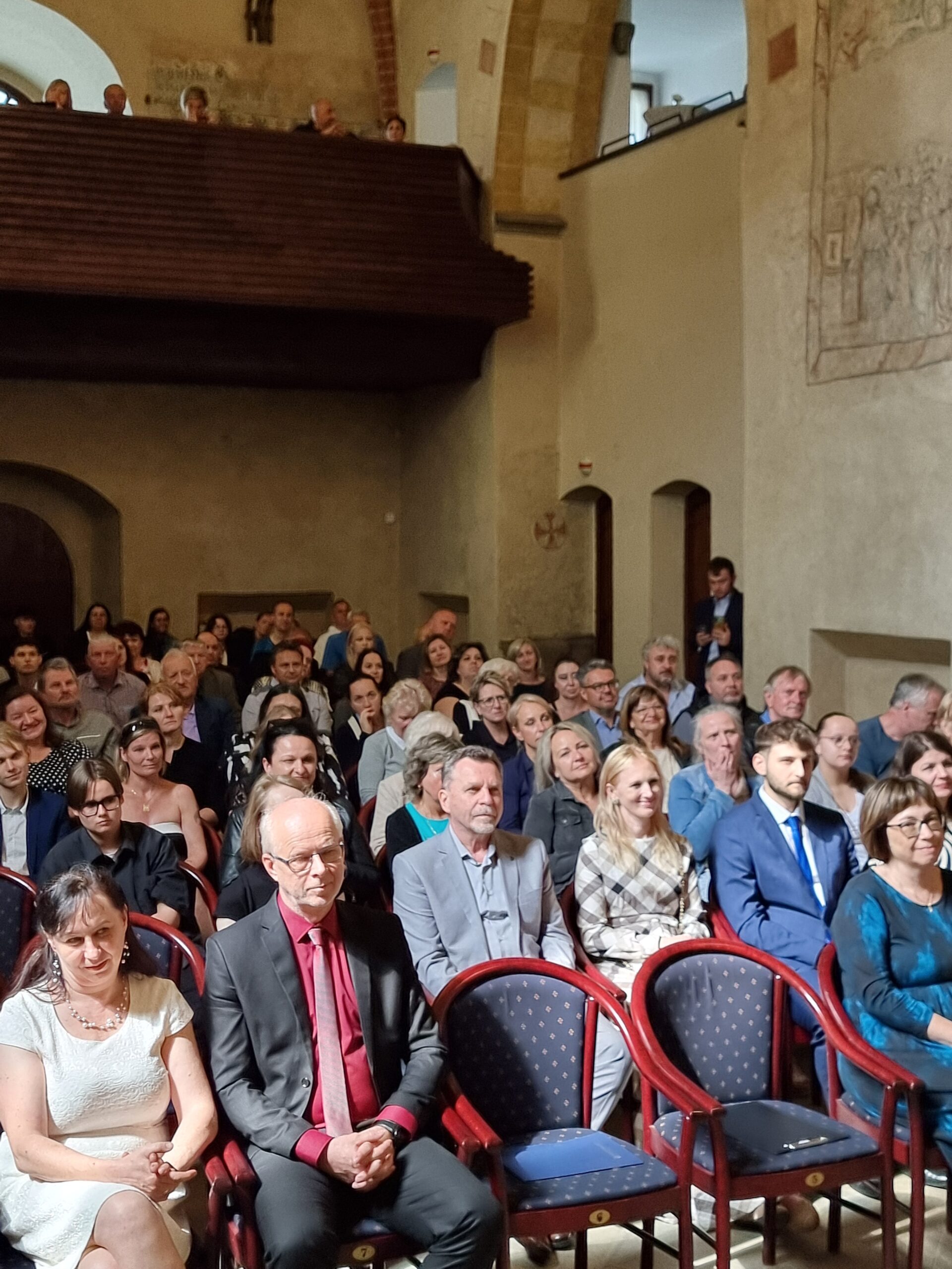 maturanti vysvědčení slavnost sv. Duch varhany
