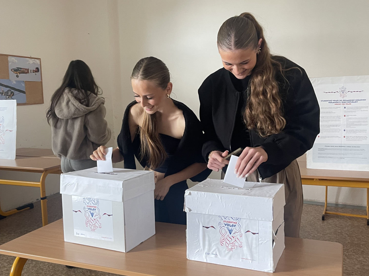 studentské volby žákyně volíme třída volební krabice