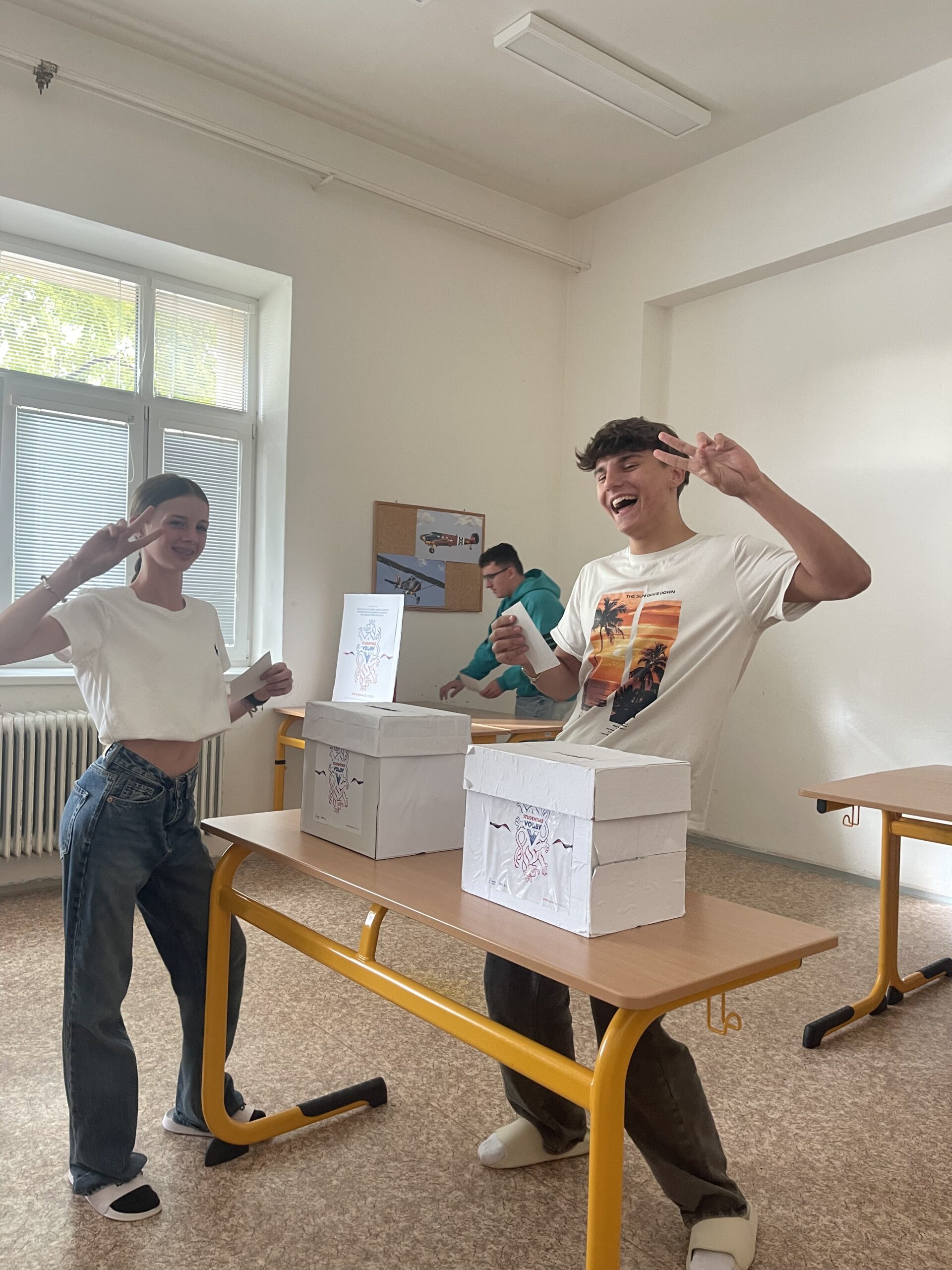 studentské volby žáci radost volíme třída volební krabice