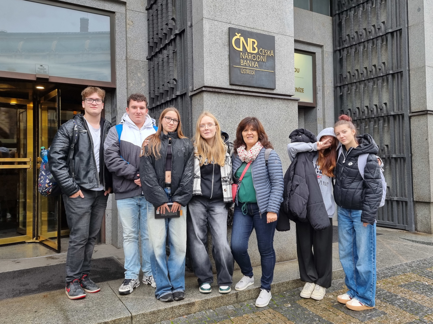 žáci v ČNB Praha o penězích a lidech