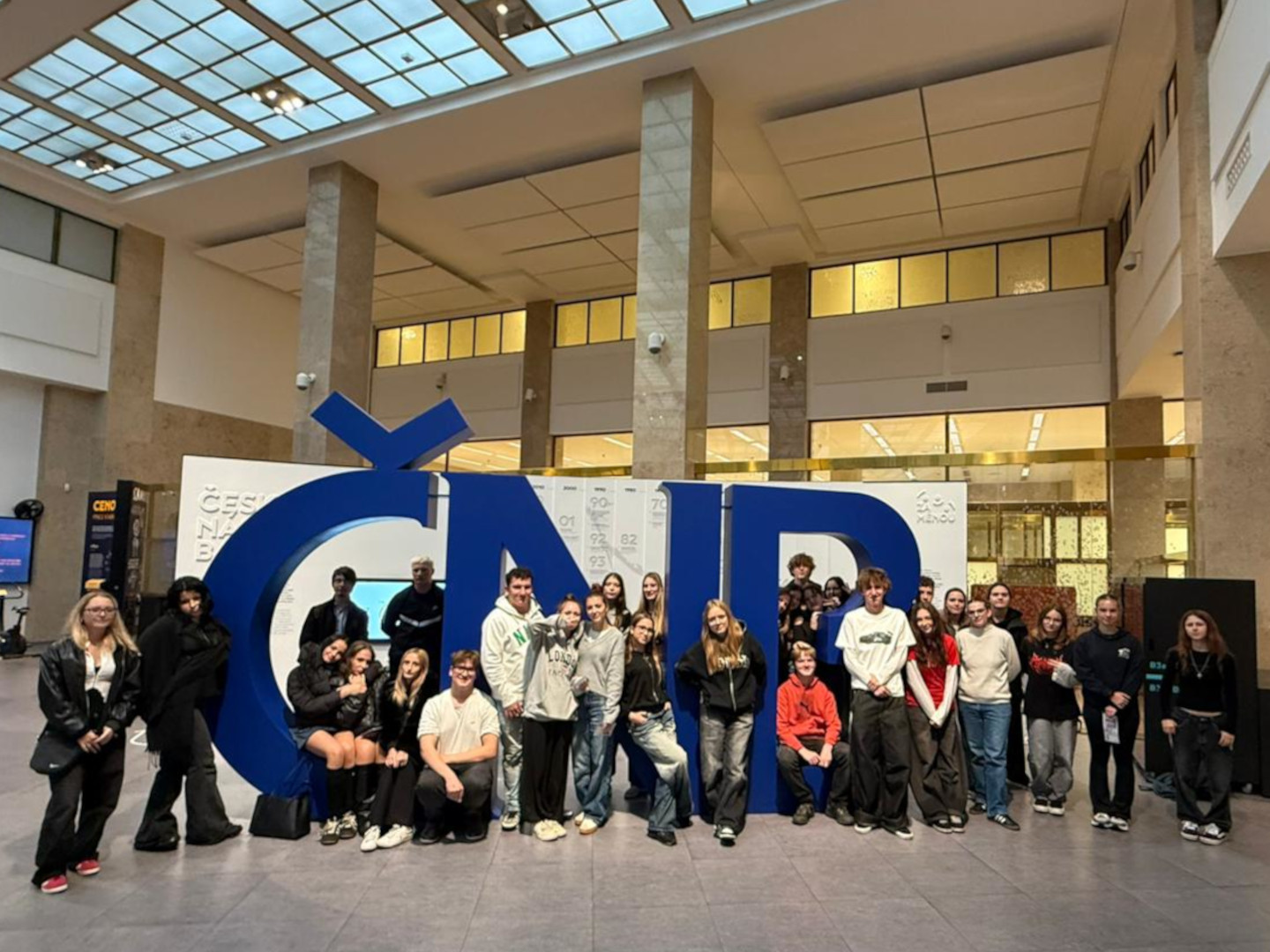 žáci v ČNB Praha o penězích a lidech