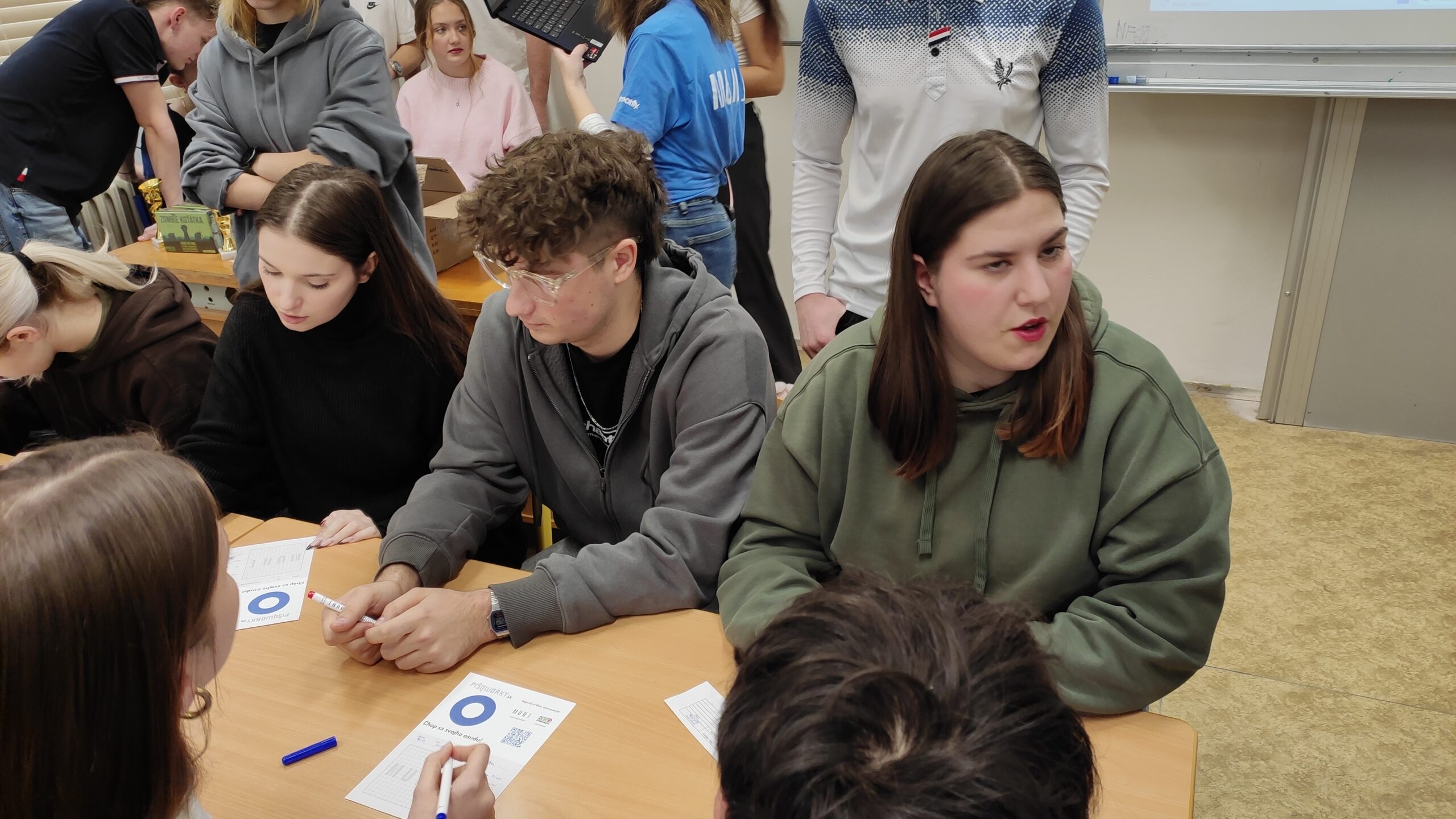 pišqworky soutěž krnov gymnázium bojujeme žáci zkušení i nováčci dva týmy