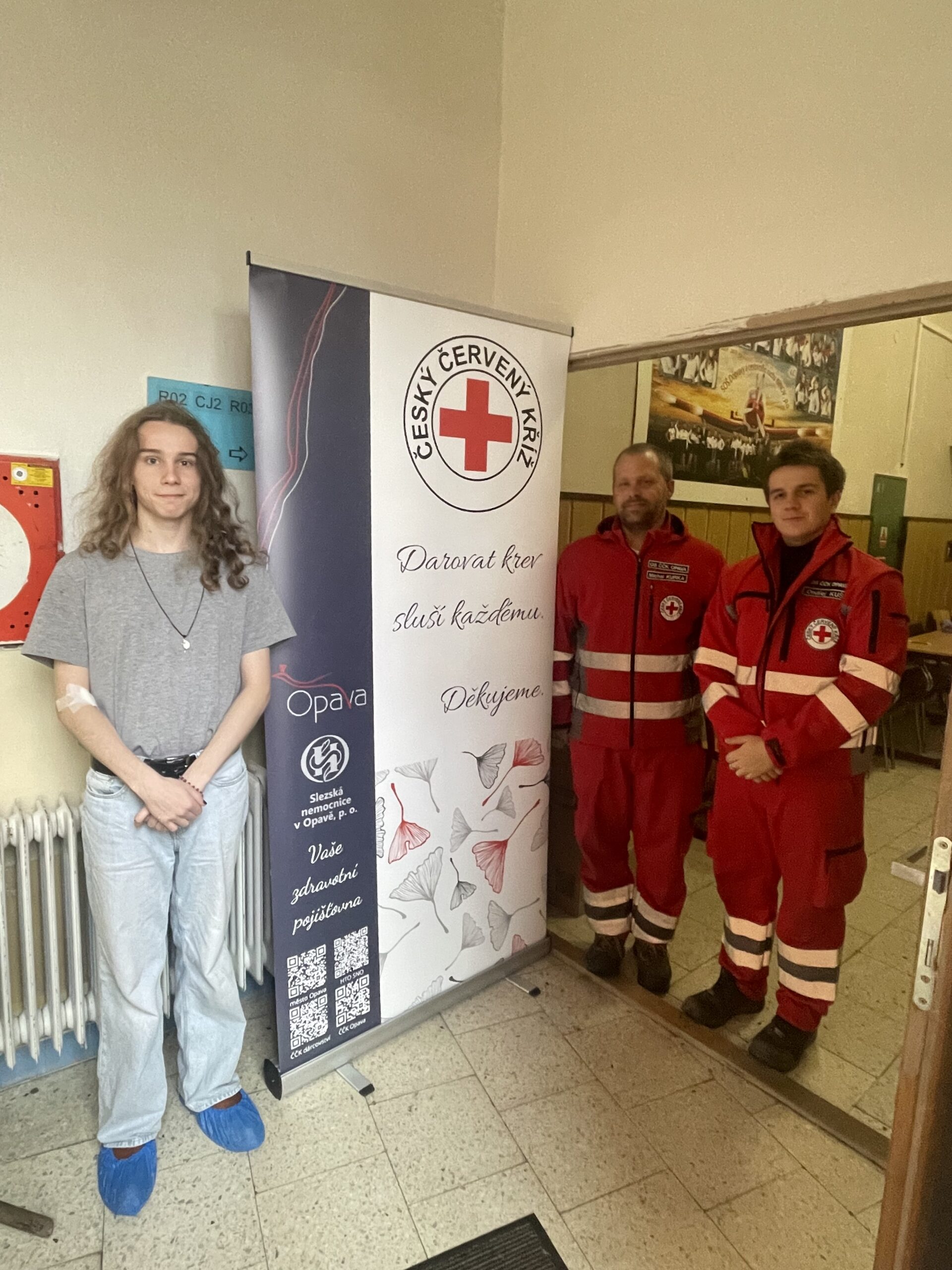 mobilní darování krve ve spolupráci s opavskou nemocnicí, žáci a zaměstnanci darují krev