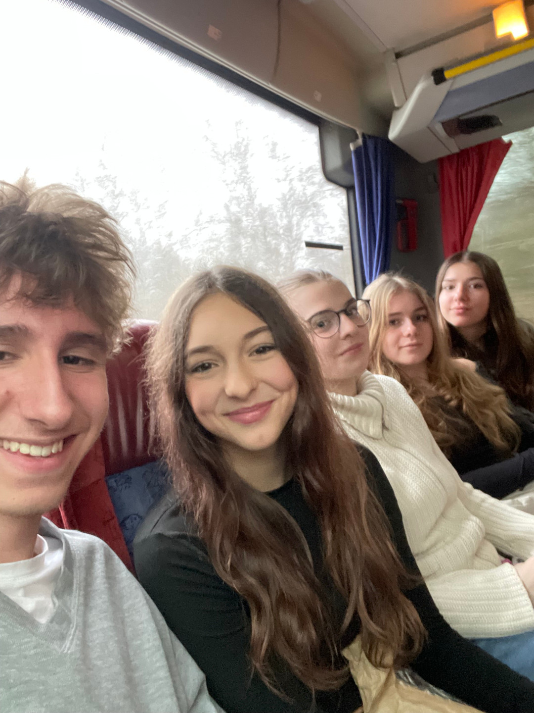 prváci provádí důchodce z Brantic po Wroclawi