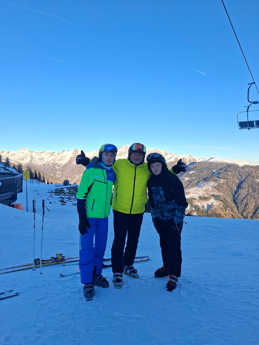 lyžařský kurz v Alpách naši lyžaři a snowboarďáci na alpských sjezdovkách