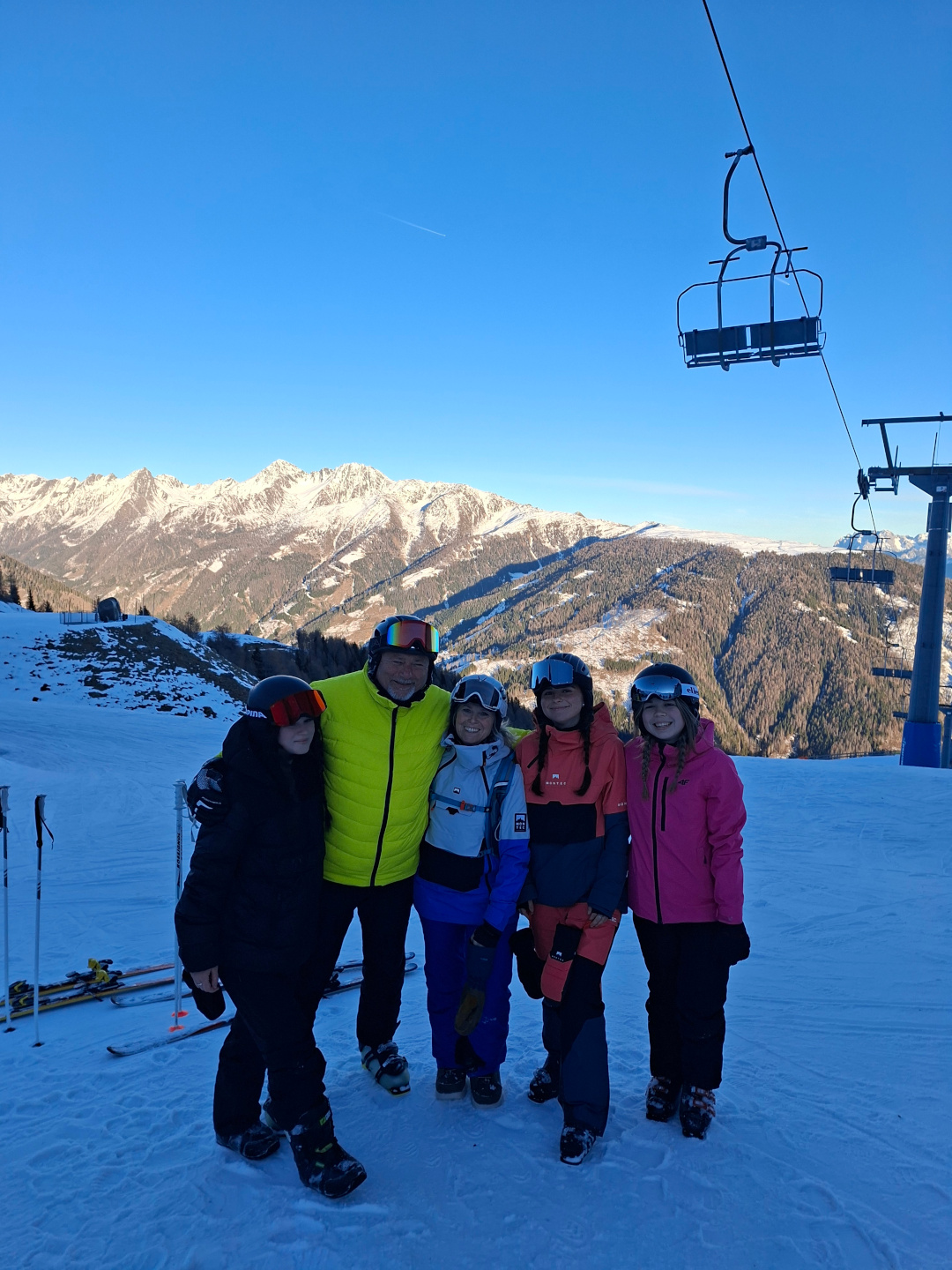 lyžařský kurz v Alpách naši lyžaři a snowboarďáci na alpských sjezdovkách