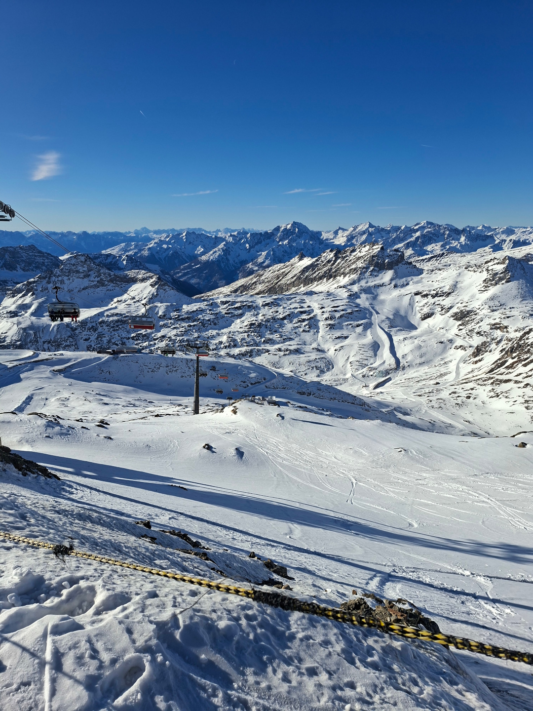lyžařský kurz v Alpách naši lyžaři a snowboarďáci na alpských sjezdovkách
